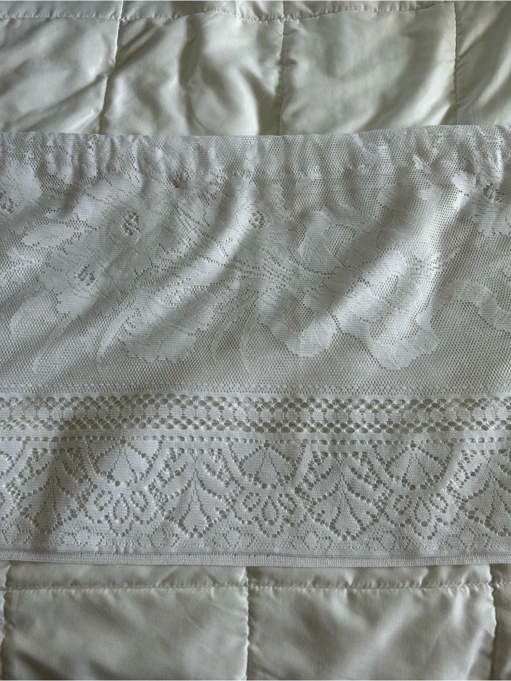 Vintage White Lace Curtain Panel/Valance with Floral and Scalloped Detail